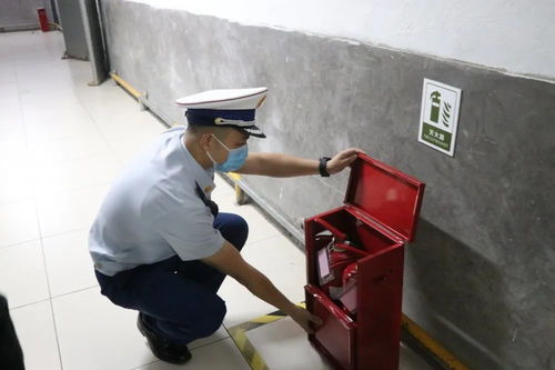 南川消防積極開展 兩會(huì) 期間商場(chǎng)市場(chǎng) 消防安全檢查