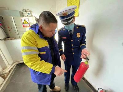 陽泉市盂縣消防大隊深入轄區加油站開展節日期間消防安全監督檢查