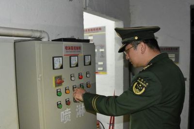 昌江縣消防大隊(duì)聯(lián)合職能部門夜查轄區(qū)人員密集場(chǎng)所消防安全